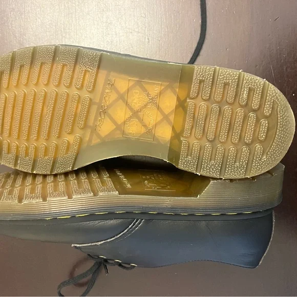 Classic Black Leather Dr. Martens Oxfords - Picture 5 of 5